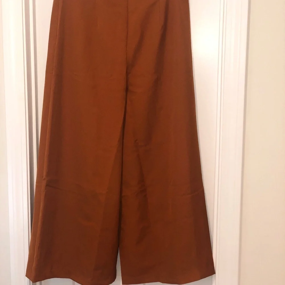𝅺M NWT Wide leg Capri pants